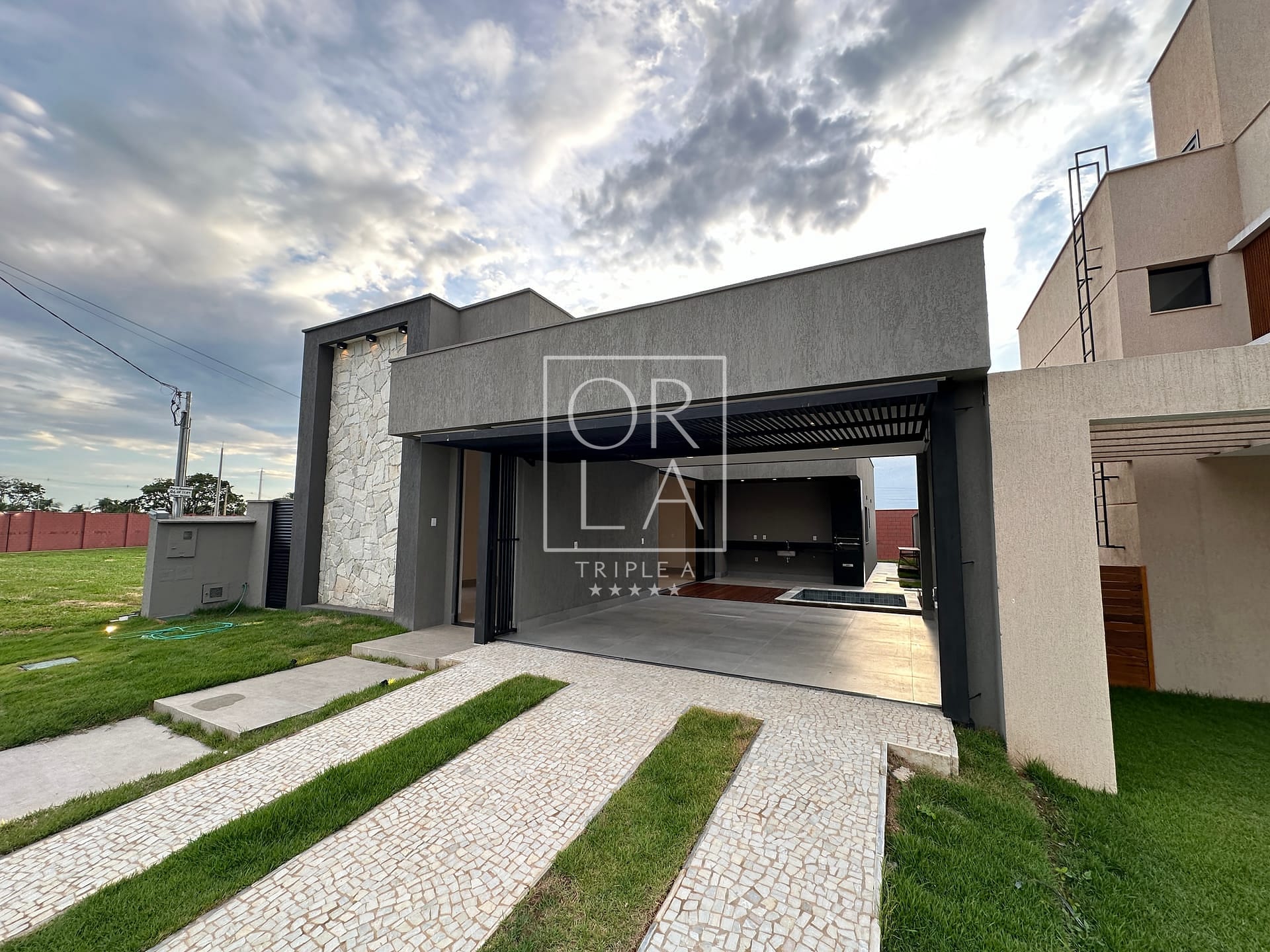 Casa térrea de 3 suítes à venda, Jardins Bolonha, Senador Canedo, GO