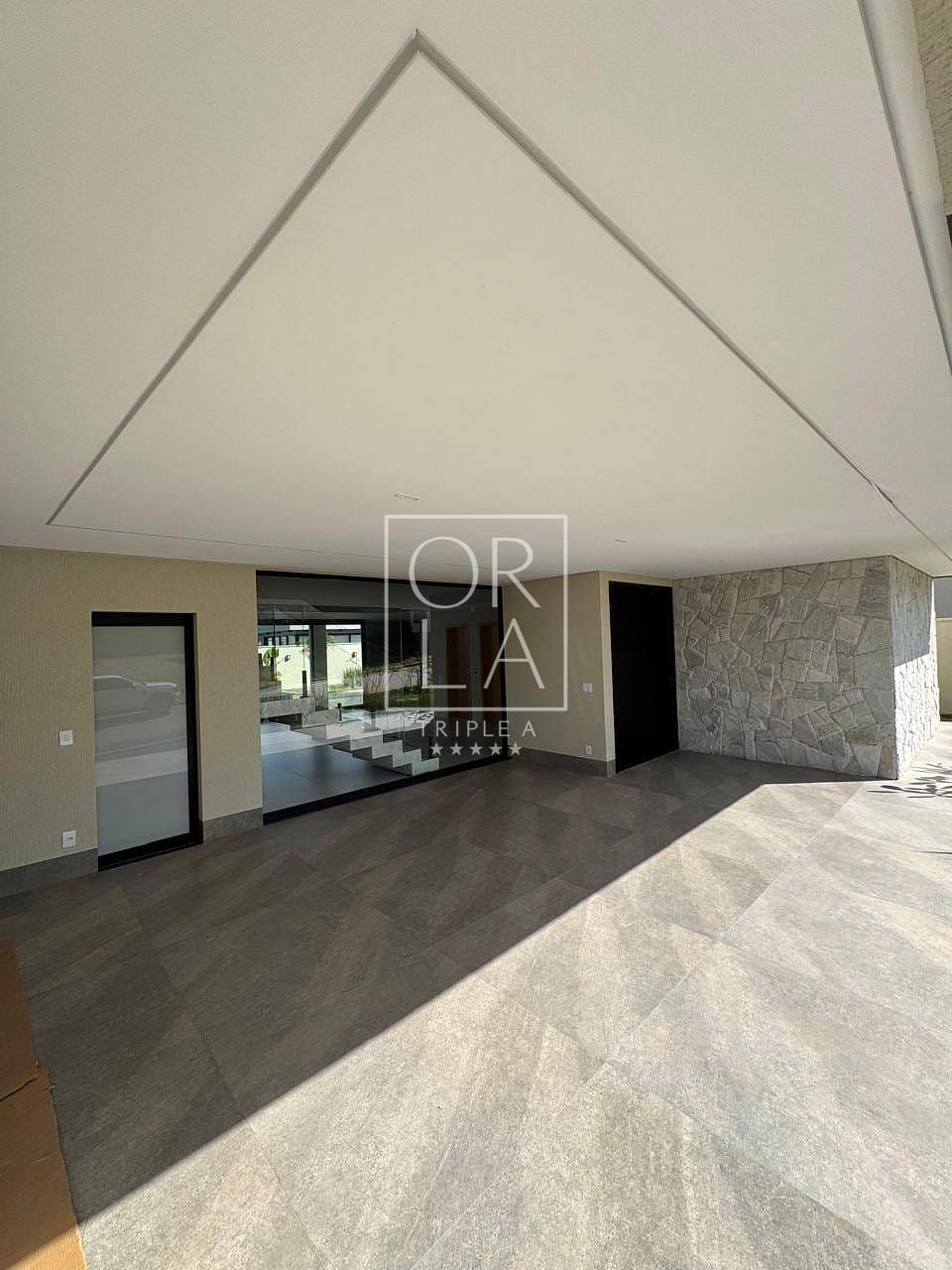 Casa com elevador no Portal do Sol Garden